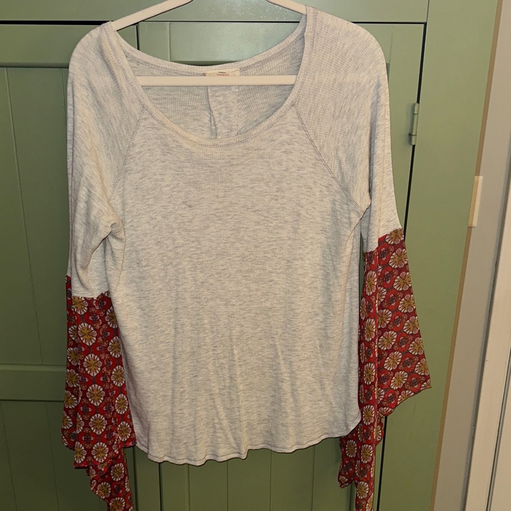 Hummingbird Gray Top with Red Floral Sleeves